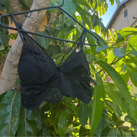 Victoria’s Secret black lace bra! - Picture 3 of 6
